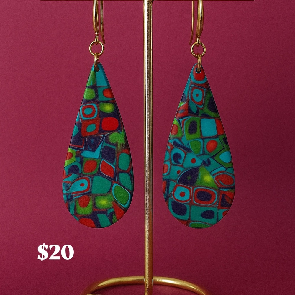 Colorful Teardrop Earrings
Check my IG 
Marce_Mystique